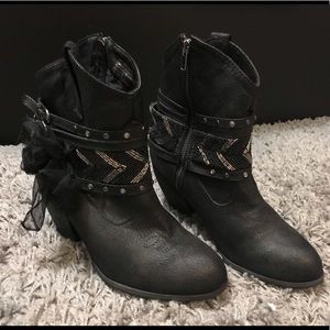 Country chic cowboy boots